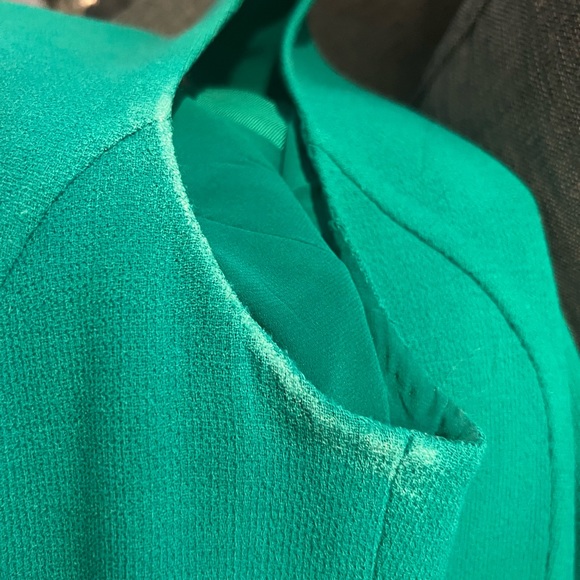 Gown by Oscar de le Renta - Picture 6 of 7